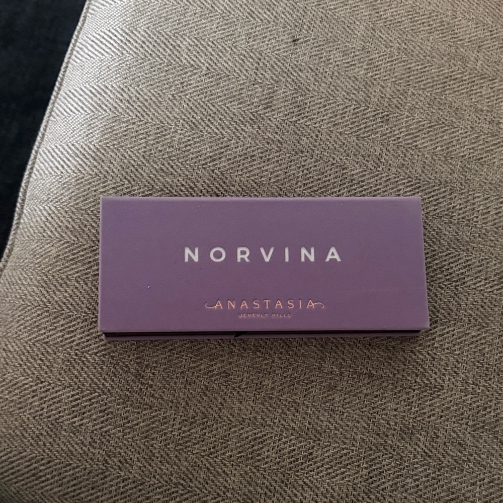 Anastasia Beverly Hills Norvina Purple Compact Palette